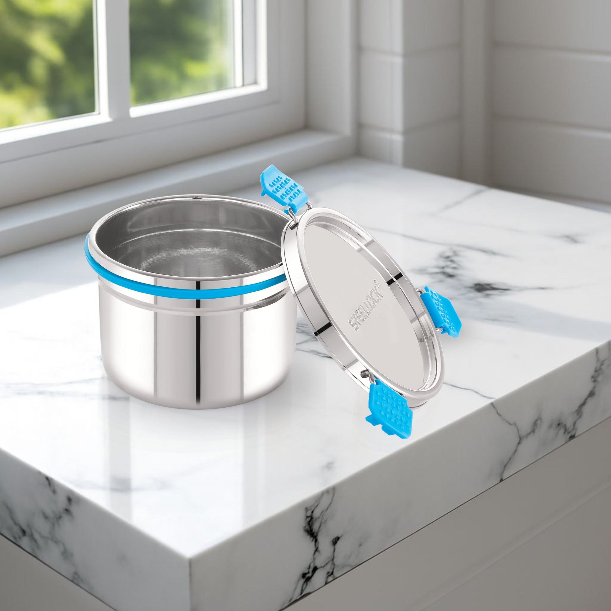 Stainless steel food storage container